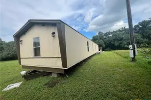 408 Debbie St, Victoria, TX 77905 - Photo 3