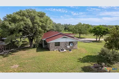 1033 Fm 1351, Goliad, TX 77963 - Photo 25
