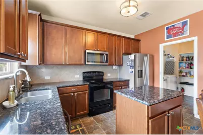 326 Comal Run, Hutto, TX 78634 - Photo 7