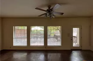 184 E Lincoln St, New Braunfels, TX 78130 - Photo 9