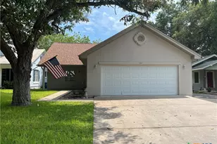 184 E Lincoln St, New Braunfels, TX 78130 - Photo 1