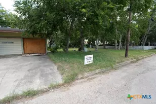 626 E Wallace St, Gonzales, TX 78629 - Photo 21