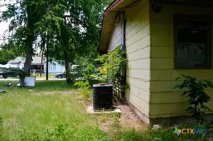 626 E Wallace St, Gonzales, TX 78629 - Photo 7