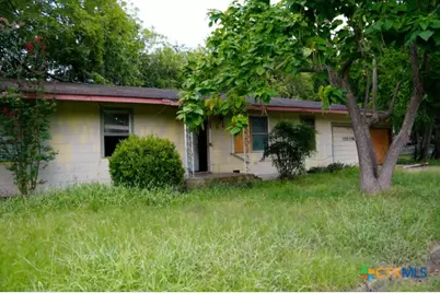 626 E Wallace Street, Gonzales, TX 78629 - Photo 1