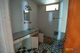 626 E Wallace St, Gonzales, TX 78629 - Photo 15