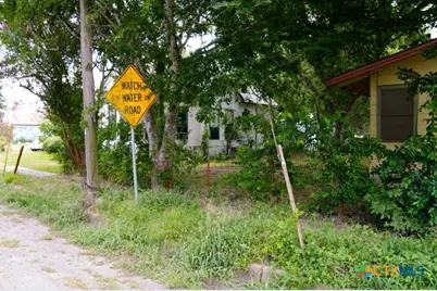 626 E Wallace Street, Gonzales, TX 78629 - Photo 5