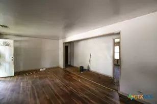 626 E Wallace St, Gonzales, TX 78629 - Photo 9