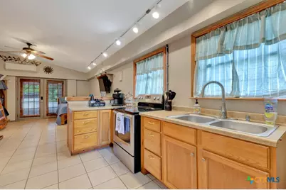 1321 E Zipp Road, New Braunfels, TX 78130 - Photo 19