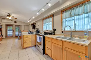 1321 E Zipp Rd, New Braunfels, TX 78130 - Photo 19