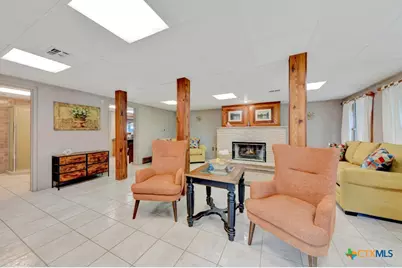 1321 E Zipp Road, New Braunfels, TX 78130 - Photo 9