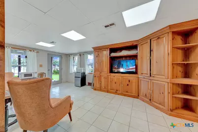 1321 E Zipp Road, New Braunfels, TX 78130 - Photo 11