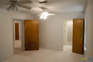 303 E 20th Ave, Belton, TX 76513 - Photo 17