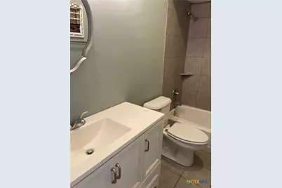 704 E 2nd Street, Victoria, TX 77901 - Photo 5