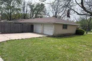 205 S College St, Troy, TX 76579 - Photo 9