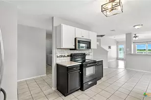 912 Bexley Dr, Seguin, TX 78155 - Photo 13