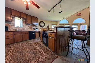 430 N Blackburn Avenue, Port Lavaca, TX 77979 - Photo 37