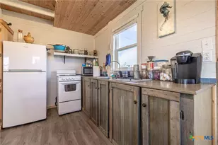 758 Margie Tewmey Rd, Port Lavaca, TX 77979 - Photo 3