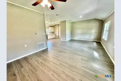 380 King Drive, Victoria, TX 77904 - Photo 5