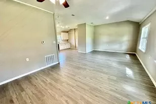 380 King Dr, Victoria, TX 77904 - Photo 5