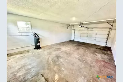 380 King Drive, Victoria, TX 77904 - Photo 13