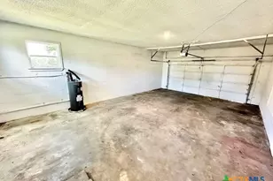 380 King Dr, Victoria, TX 77904 - Photo 13