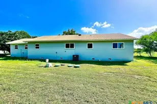 380 King Dr, Victoria, TX 77904 - Photo 3