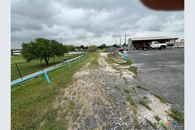 2250 S I-35 Expressway, New Braunfels, TX 78130 - Photo 11