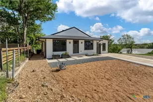 594 E South St, New Braunfels, TX 78130 - Photo 3