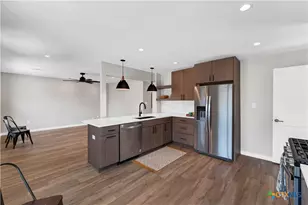 594 E South St, New Braunfels, TX 78130 - Photo 17