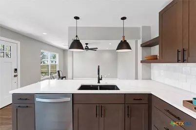 594 E South Street, New Braunfels, TX 78130 - Photo 19