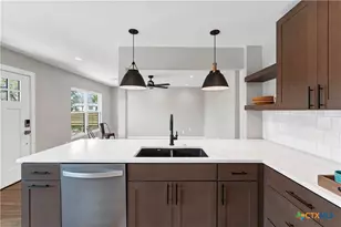 594 E South St, New Braunfels, TX 78130 - Photo 19