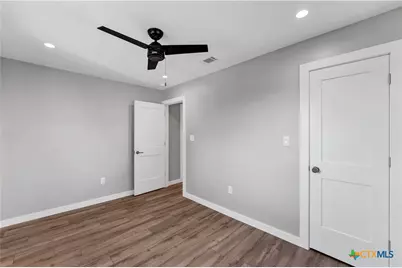 594 E South Street, New Braunfels, TX 78130 - Photo 35