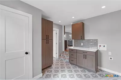 594 E South Street, New Braunfels, TX 78130 - Photo 23