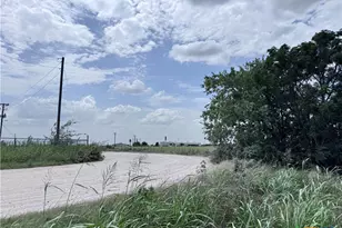 35 Ih, Jarrell, TX 76537 - Photo 13