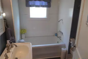 206 S Allen, Edna, TX 77957 - Photo 9