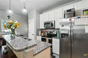 911-913 E Seideman St, Seguin, TX 78155 - Photo 15