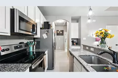 911-913 E Seideman Street, Seguin, TX 78155 - Photo 11