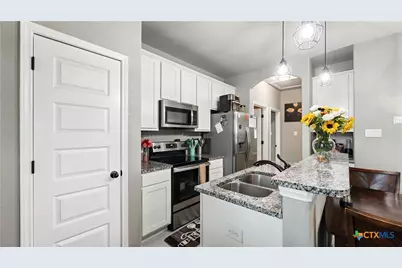 911-913 E Seideman Street, Seguin, TX 78155 - Photo 13