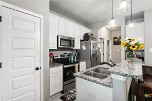 911-913 E Seideman St, Seguin, TX 78155 - Photo 13