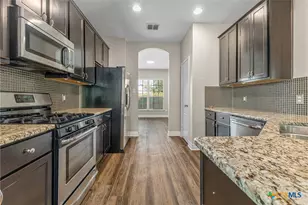 609 Community Dr, New Braunfels, TX 78132 - Photo 9