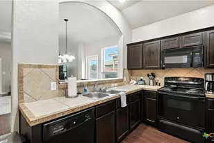 557 Creekside Cir, New Braunfels, TX 78130 - Photo 13