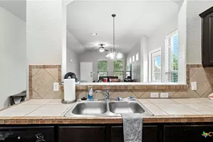 557 Creekside Cir, New Braunfels, TX 78130 - Photo 9