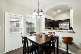 557 Creekside Cir, New Braunfels, TX 78130 - Photo 19