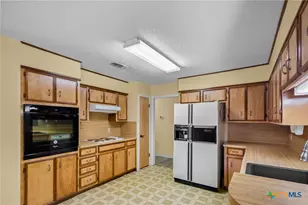 517 Maplewood Dr, Victoria, TX 77901 - Photo 17