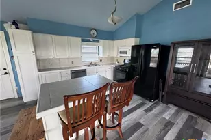 303 E Bay Ave, Seadrift, TX 77983 - Photo 13