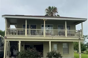 303 E Bay Ave, Seadrift, TX 77983 - Photo 1