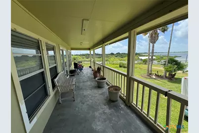 303 E Bay Avenue, Seadrift, TX 77983 - Photo 5