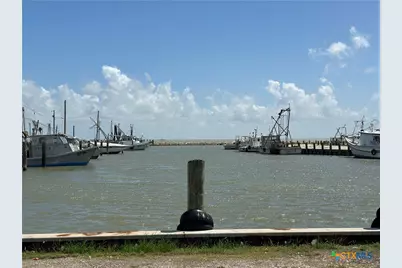 303 E Bay Avenue, Seadrift, TX 77983 - Photo 37