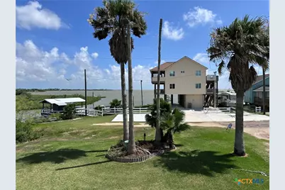 303 E Bay Avenue, Seadrift, TX 77983 - Photo 3