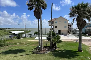303 E Bay Ave, Seadrift, TX 77983 - Photo 3